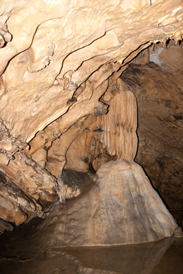 Stalagmiten in der Comarnic-Höhle